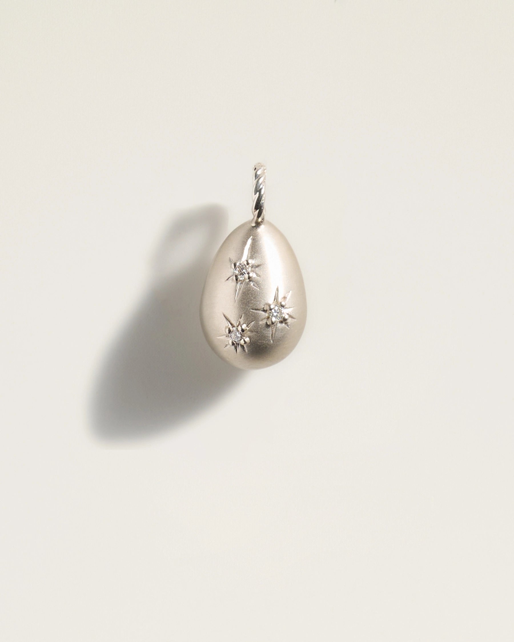 Sterling Silver / No chain